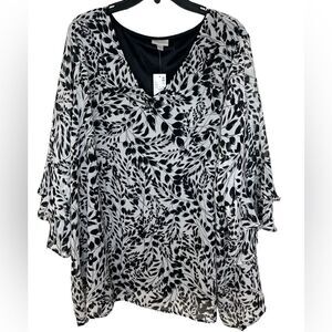 Avenue Black/White 3/4 Flutter Sleeve Floral V-Neck Blouse Size 26/28